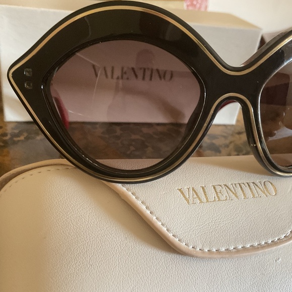 VALENTINO CAT EYE RED/BLACK WOMAN SUNGLASSES WITH CASE - Picture 12 of 16